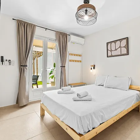 7 Min Walk To The Sea, Free Parking, 3 Ac, Garden Villa