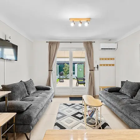 Villa 7 Min Walk To The Sea, Free Parking, 3 Ac, Garden