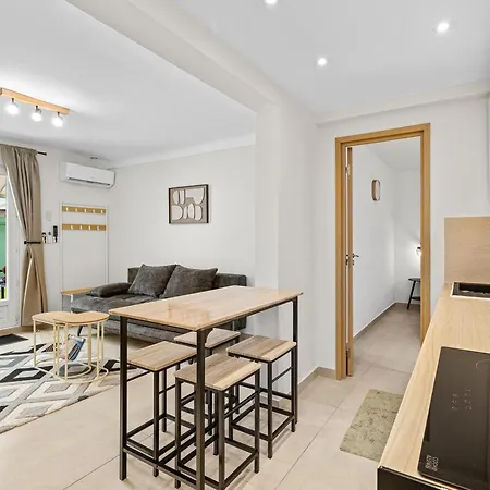 Villa 7 Min Walk To The Sea, Free Parking, 3 Ac, Garden *
