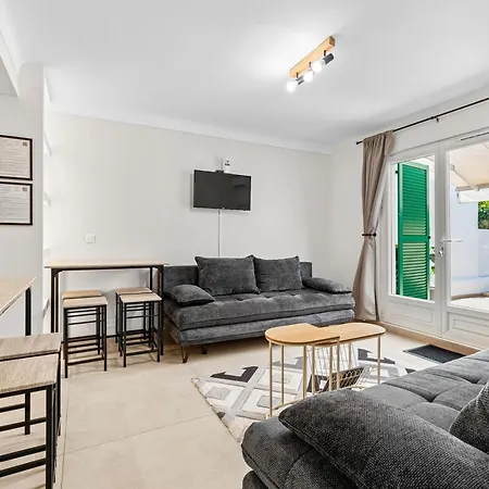 7 Min Walk To The Sea, Free Parking, 3 Ac, Garden Villa Nice