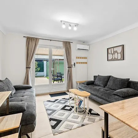 7 Min Walk To The Sea, Free Parking, 3 Ac, Garden Nice