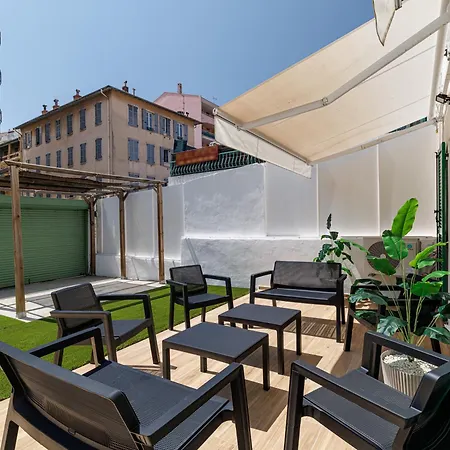 7 Min Walk To The Sea, Free Parking, 3 Ac, Garden Villa Nice