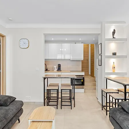 7 Min Walk To The Sea, Free Parking, 3 Ac, Garden * Nice