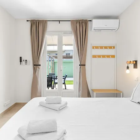 7 Min Walk To The Sea, Free Parking, 3 Ac, Garden Villa Nice