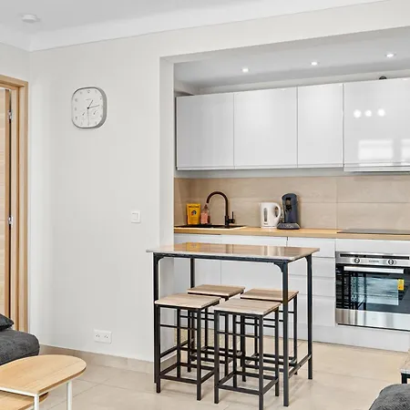 7 Min Walk To The Sea, Free Parking, 3 Ac, Garden *