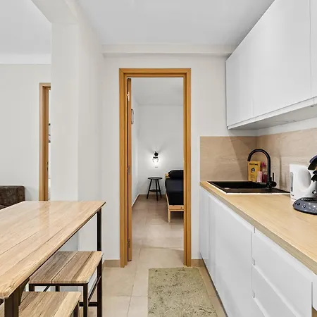 7 Min Walk To The Sea, Free Parking, 3 Ac, Garden Villa