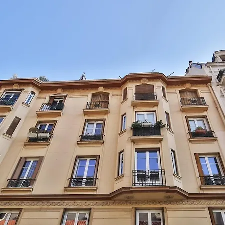 Cosy And Ideally Situated Near In Liberation Nice