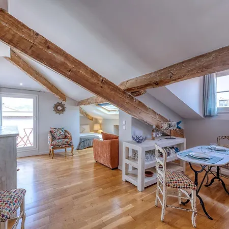 Apartment Location In Alcove 1 Bedroom & Terrace *