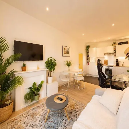 Apartment Modern And - Sea 2 Min Away