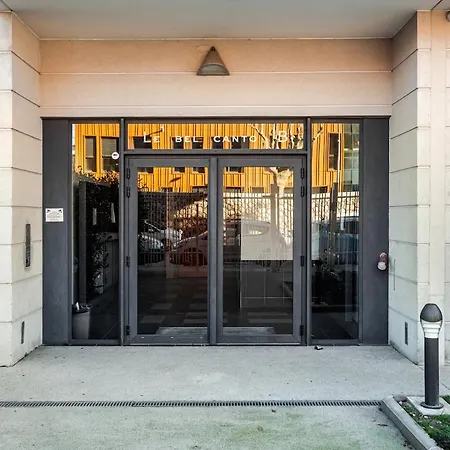 Apartment Apparemment F3 Avec Terrasse Clim & Tram