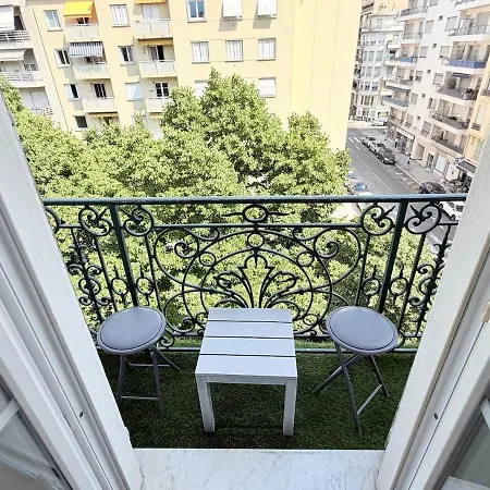 Bright Cozy Space With Balcony Center Within Walking Distance Apartment