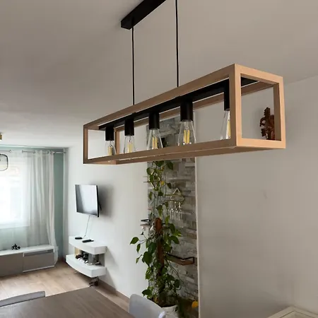 Beautiful 2-bedroom With Air Conditioning - Tram - Balconies - Quiet Nice