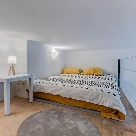 Apartment Calme, Central, Clim, 5 Min Des Plages
