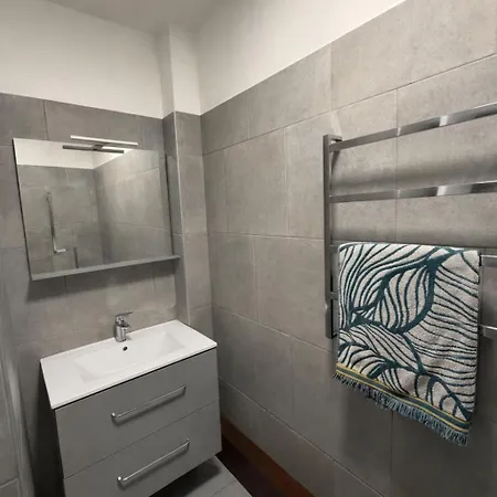 Sunny Terrace - Air Conditioning - 10 Min Old Apartment