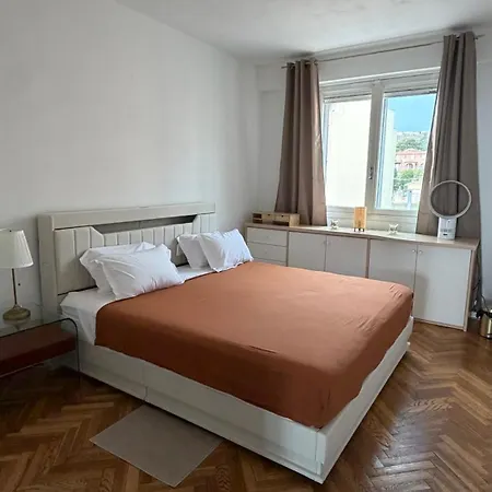 Sea View, Promenade Des Anglais, 180 Degree Balcony, 4 People Apartment *