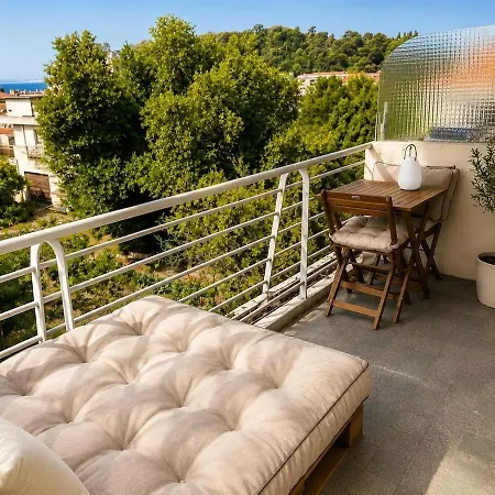 Apartment Charming 1-bedroom With Small Terrace, Fully Equipped Nice
