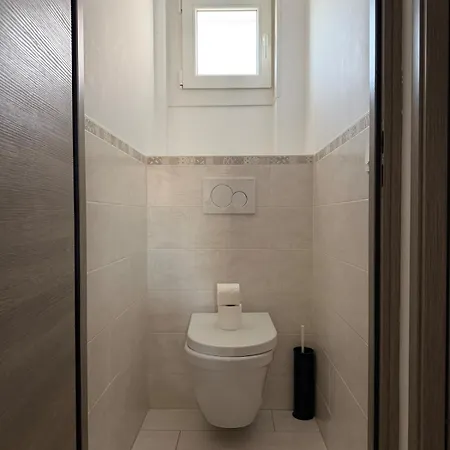 Apartment Beautiful 2-bedroom With Air Conditioning - Tram - Balconies - Quiet