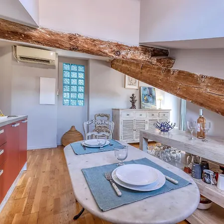 Apartment Location In Alcove 1 Bedroom & Terrace