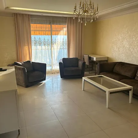 Spacieux Apparemment Dans De Luxe Avec Piscine Nice