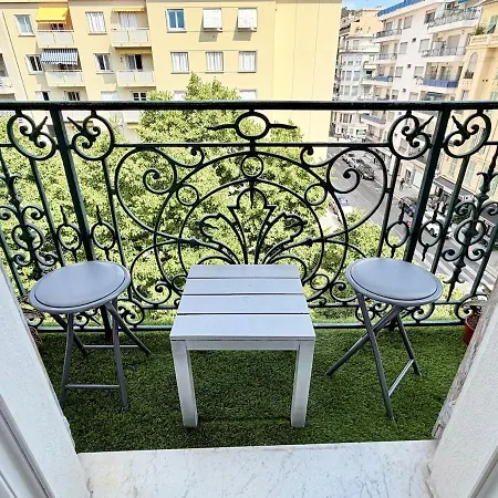 Bright Cozy Space With Balcony Center Within Walking Distance Apartment
