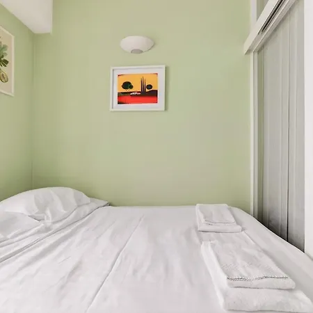 Apartment Cozy 1br Flat With Balcony - 5 Min To Tram Station