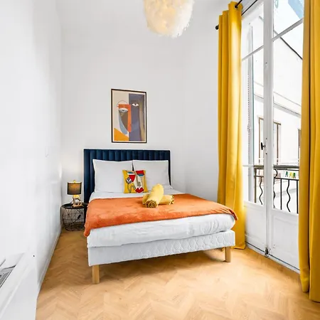One Minute From Beach - Air Conditioning - 2 Bedrooms - Wifi - Kitchen - Parking Apartment
