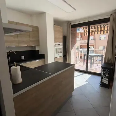 Sunny Terrace - Air Conditioning - 10 Min Old Apartment