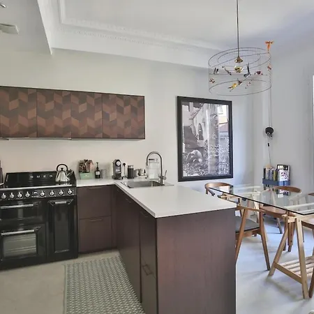 Cosy And Ideally Situated Near In Liberation Apartment