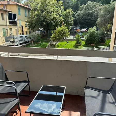 Apartment Family With Terrace Near The Sea
