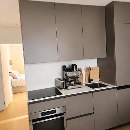 Charming 1-bedroom With Small Terrace, Fully Equipped Apartment