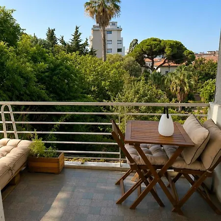 Charming 1-bedroom With Small Terrace, Fully Equipped Apartment