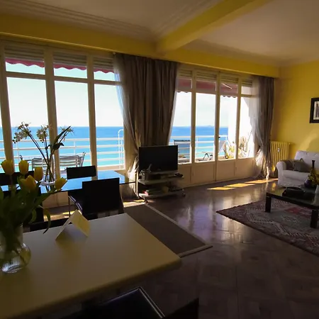 Seafront Flat On The Promenade - Next To Negresco *