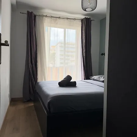 Apartment Beautiful 2-bedroom With Air Conditioning - Tram - Balconies - Quiet *