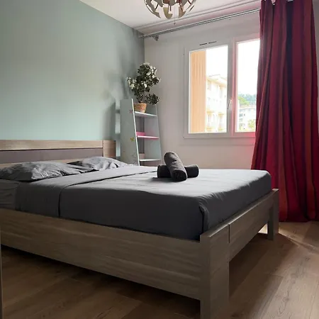 Beautiful 2-bedroom With Air Conditioning - Tram - Balconies - Quiet *