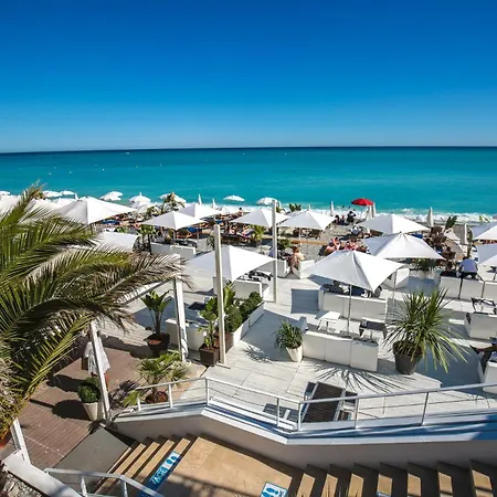 One Minute From Beach - Air Conditioning - 2 Bedrooms - Wifi - Kitchen - Parking Apartment
