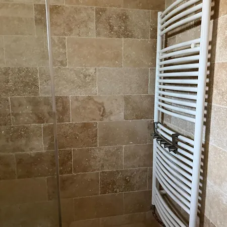 Beautiful 2-bedroom With Air Conditioning - Tram - Balconies - Quiet Apartment Nice