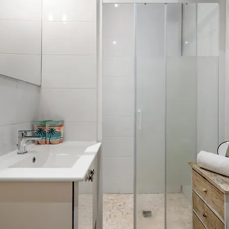 Apartment Le Verdi Avec Balcon - Welkeys Nice