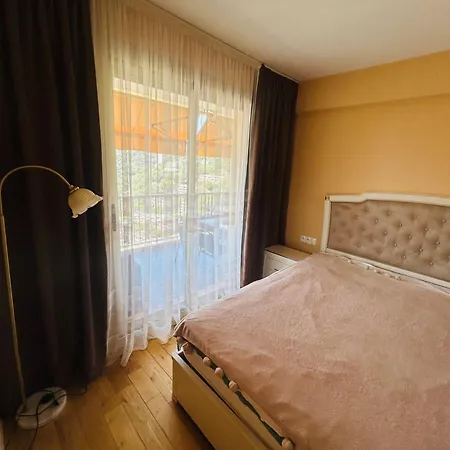 Spacieux Apparemment Dans De Luxe Avec Piscine *