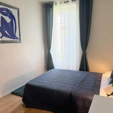 Bright Cozy Space With Balcony Center Within Walking Distance Apartment *