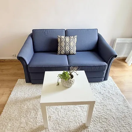 Bright Cozy Space With Balcony Center Within Walking Distance * Nice
