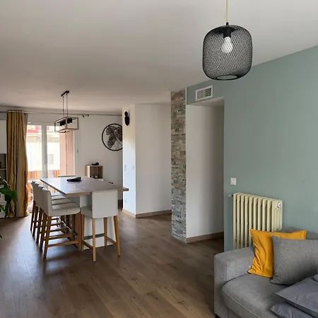 Beautiful 2-bedroom With Air Conditioning - Tram - Balconies - Quiet Apartment Nice