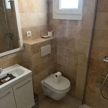Apartment Beautiful 2-bedroom With Air Conditioning - Tram - Balconies - Quiet