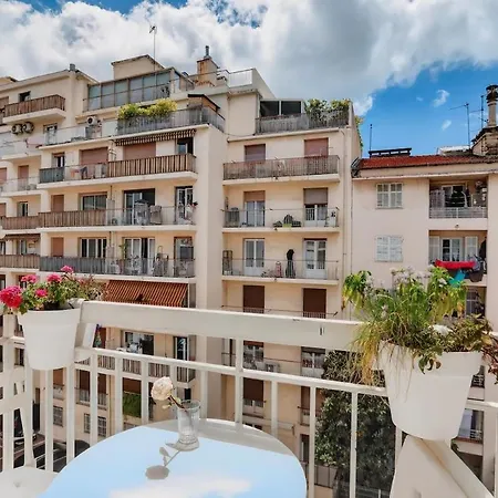 Apartment Cozy 1br Flat With Balcony - 5 Min To Tram Station