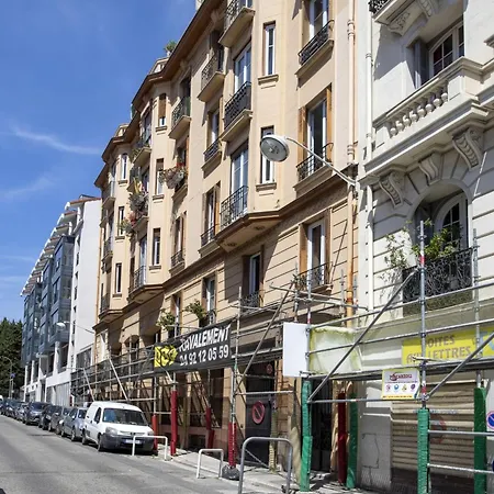 Near Gambetta Apartment