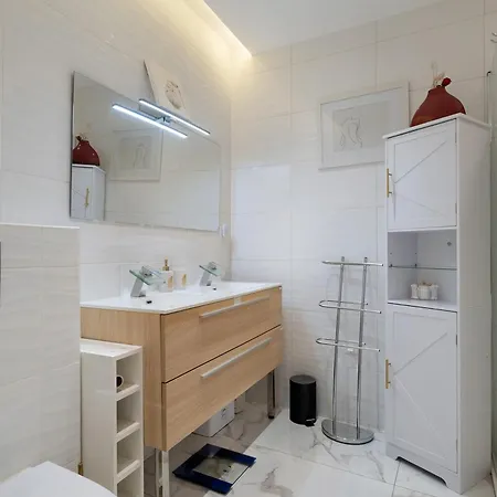 Sea View 2Bed & 2Bath Promenade Apartment *