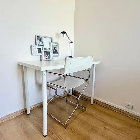 Bright Cozy Space With Balcony Center Within Walking Distance Nice