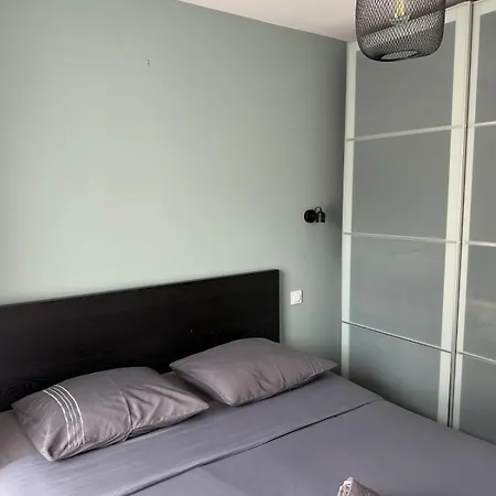 Beautiful 2-bedroom With Air Conditioning - Tram - Balconies - Quiet Apartment Nice