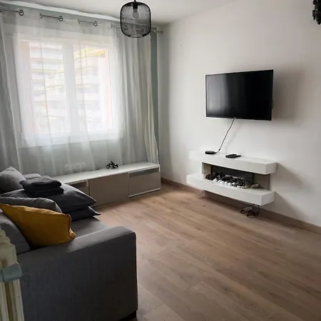 Apartment Beautiful 2-bedroom With Air Conditioning - Tram - Balconies - Quiet Nice