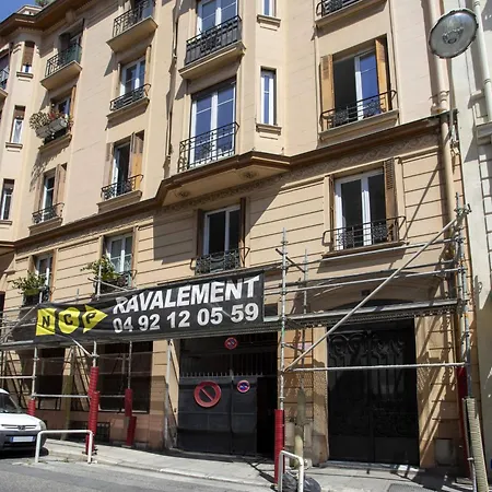 Near Gambetta Apartment *