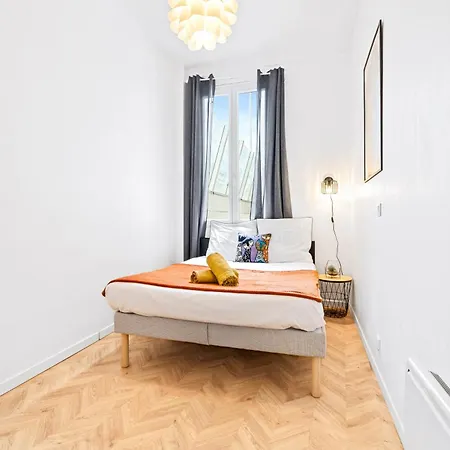 Apartment One Minute From Beach - Air Conditioning - 2 Bedrooms - Wifi - Kitchen - Parking Nice